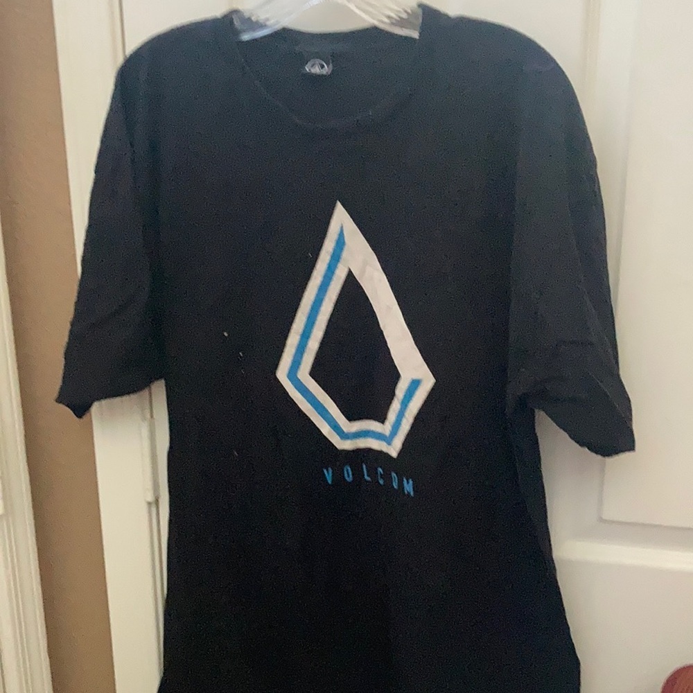 FINAL MARKDOWN Men’s volcom t shirt xl